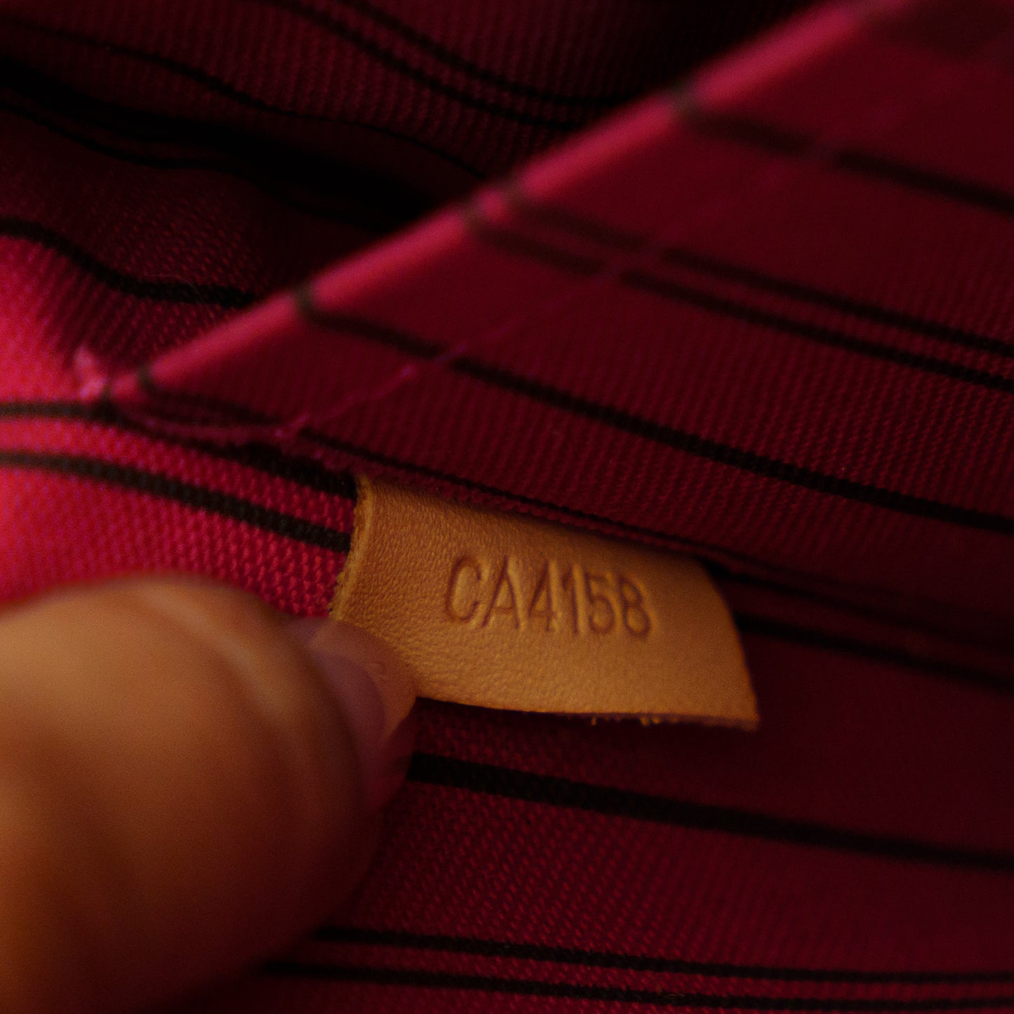 Louis Vuitton 2018 Neverfull Pouch in Monogram Canvas with Pivoine Interior CA4158