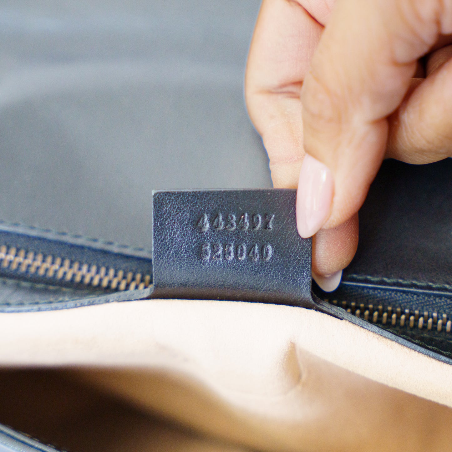 Gucci Marmont Medium Shoulder Bag in Black Leather with Gold Hardware