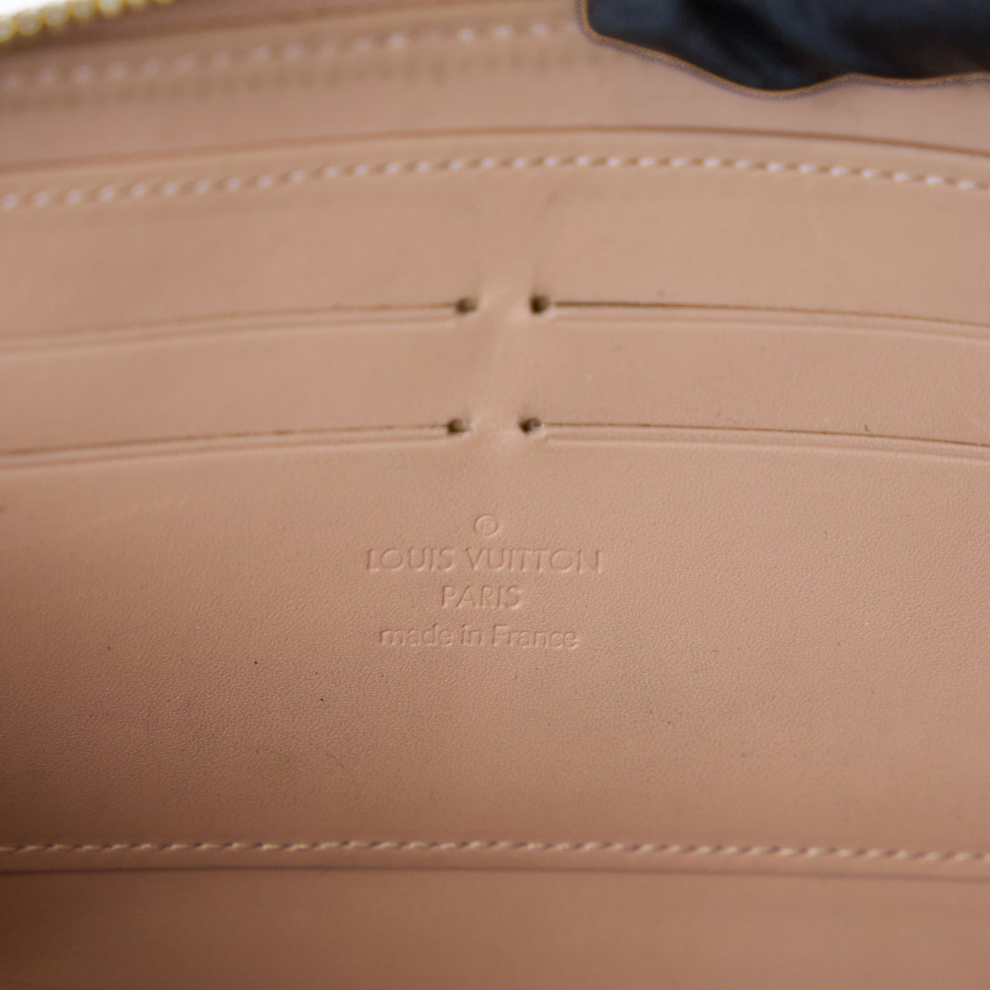 Louis Vuitton Beige Vernis Zippy Purse
