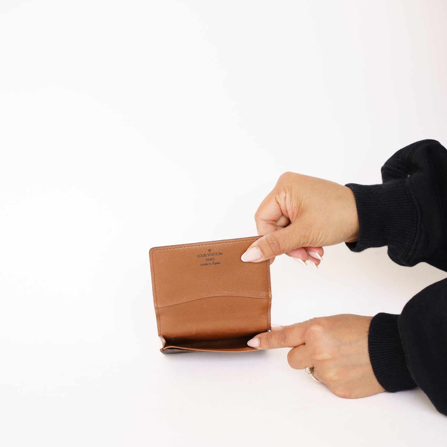 Louis Vuitton Business Card Holder in Monogram 050526Z04