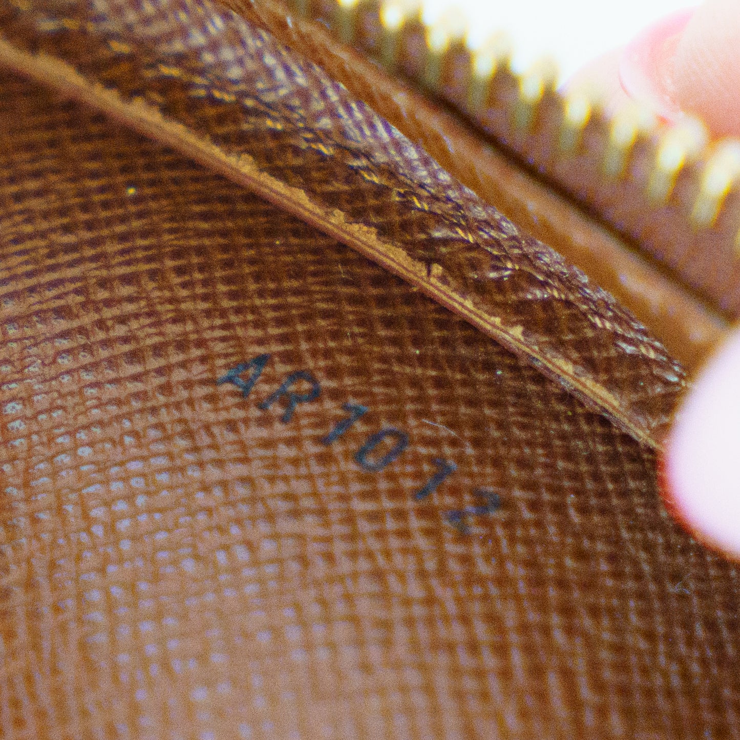 Louis Vuitton Orsay Clutch in Monogram AR1012