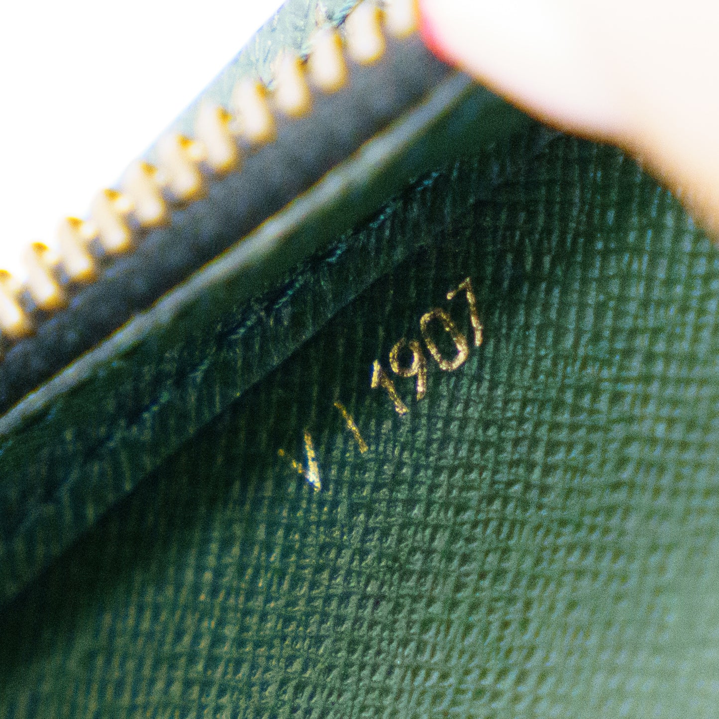 Louis Vuitton Orsay Clutch in Green Taiga Leather VI1907