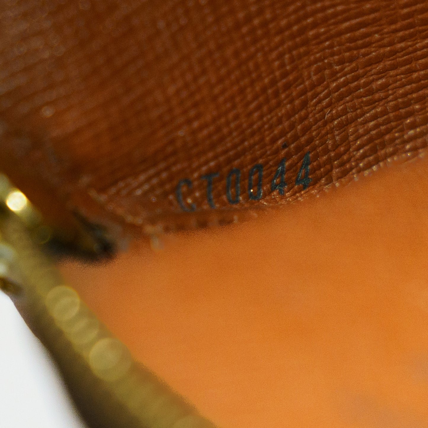 Louis Vuitton Round Coin Purse in Monogram 111225B22