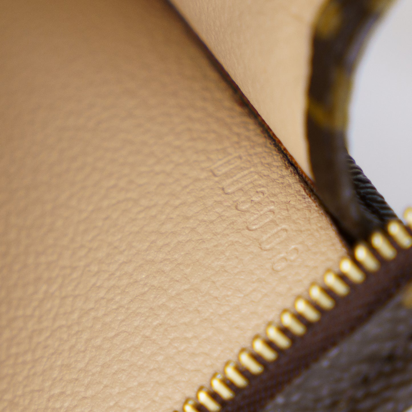 Louis Vuitton Toiletry 19 in Monogram 120226B21