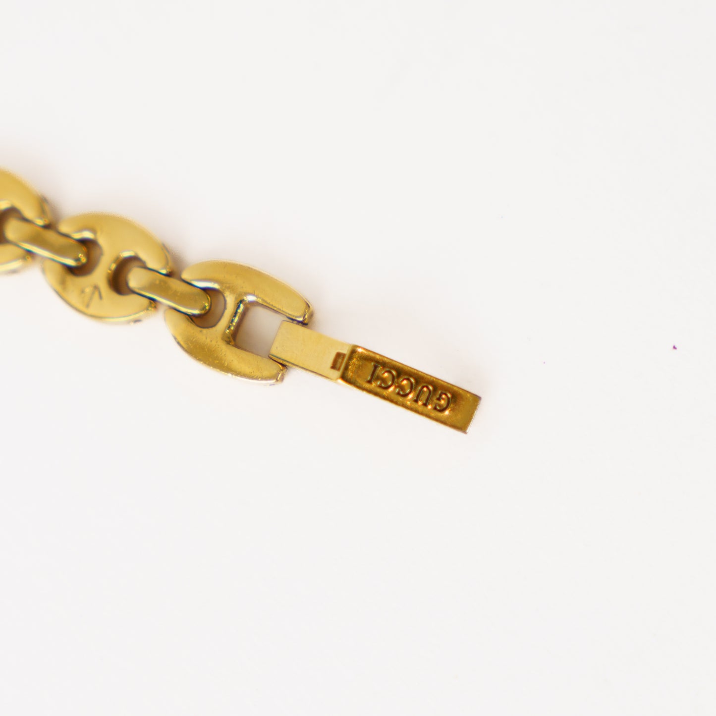 Gucci Bezel Watch 200126B15