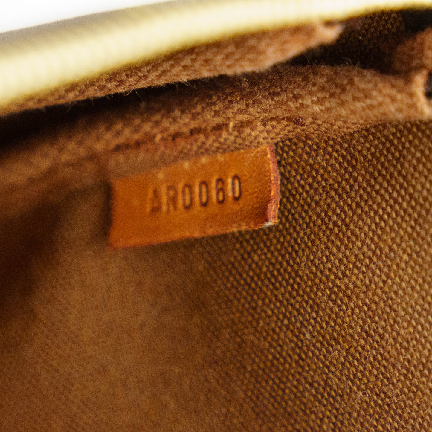 2000 Louis Vuitton Pochette Accesoires in Monogram 160626A07