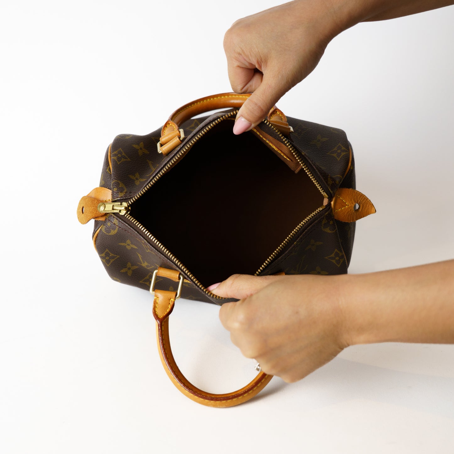 Louis Vuitton Speedy 25 in Monogram 181225B11