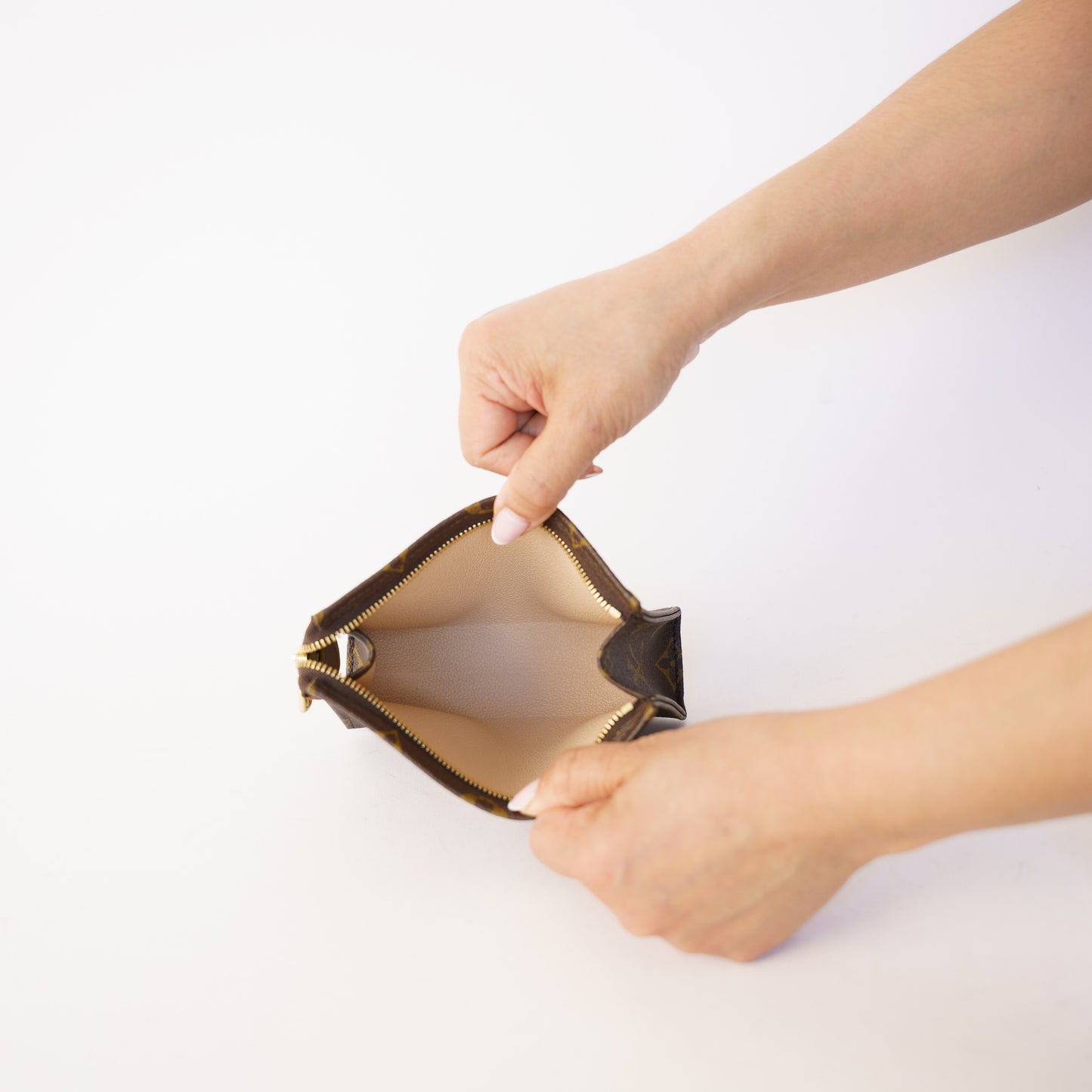 Louis Vuitton Toiletry Pouch 15 in Monogram 190326D03