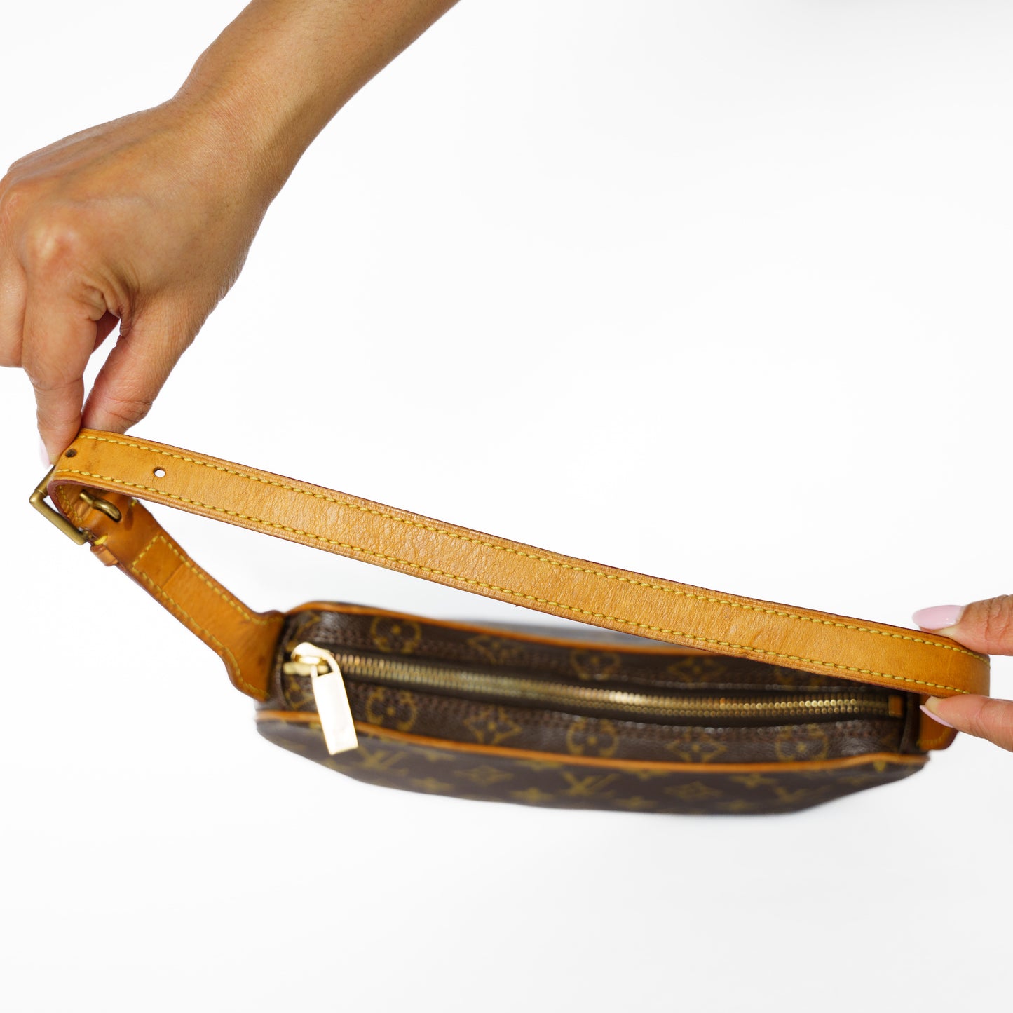 Louis Vuitton Croissant PM in Monogram Canvas 201125B03