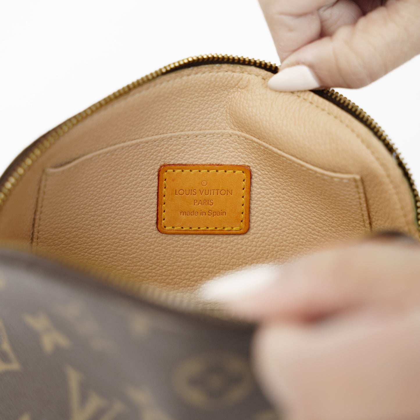 Louis Vuitton Cosmetic Pouch PM Monogram 210526E03