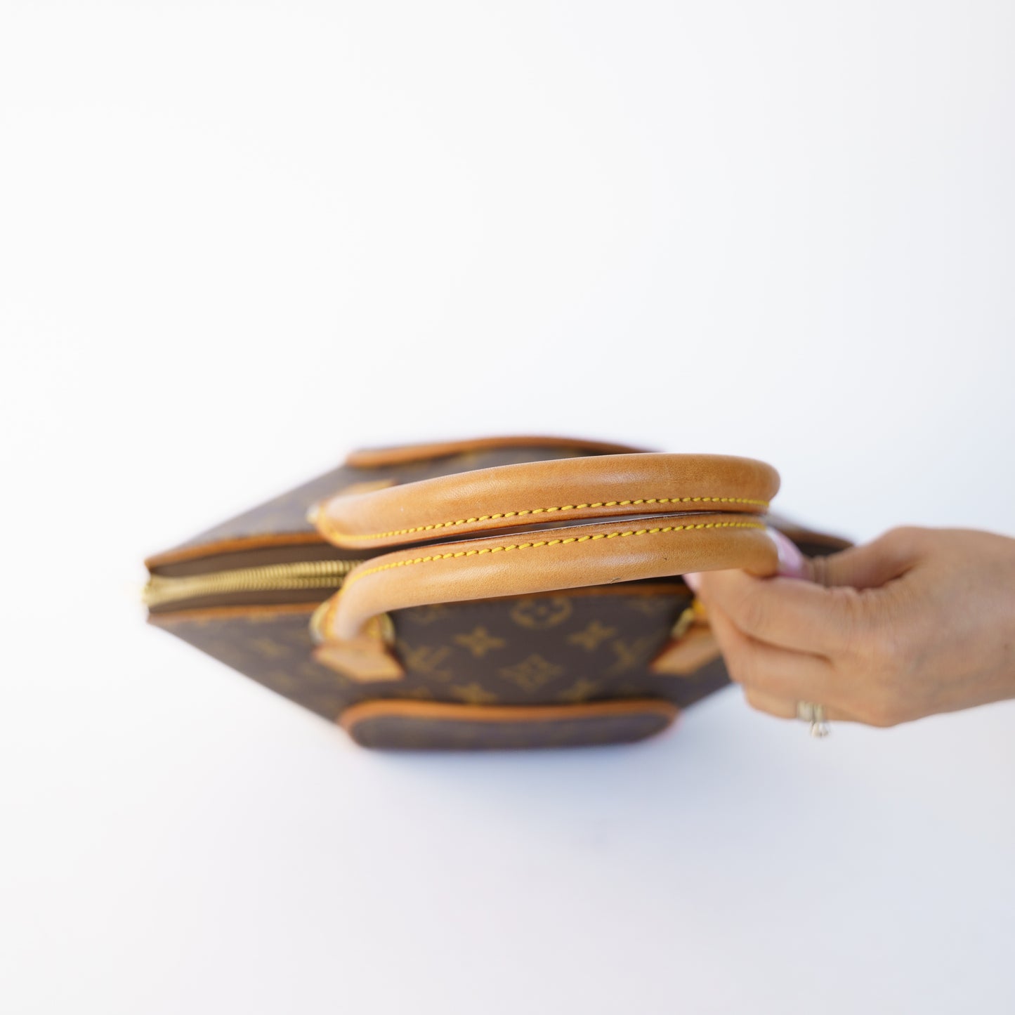 Louis Vuitton Ellipse PM in Monogram MI1917 230426B01
