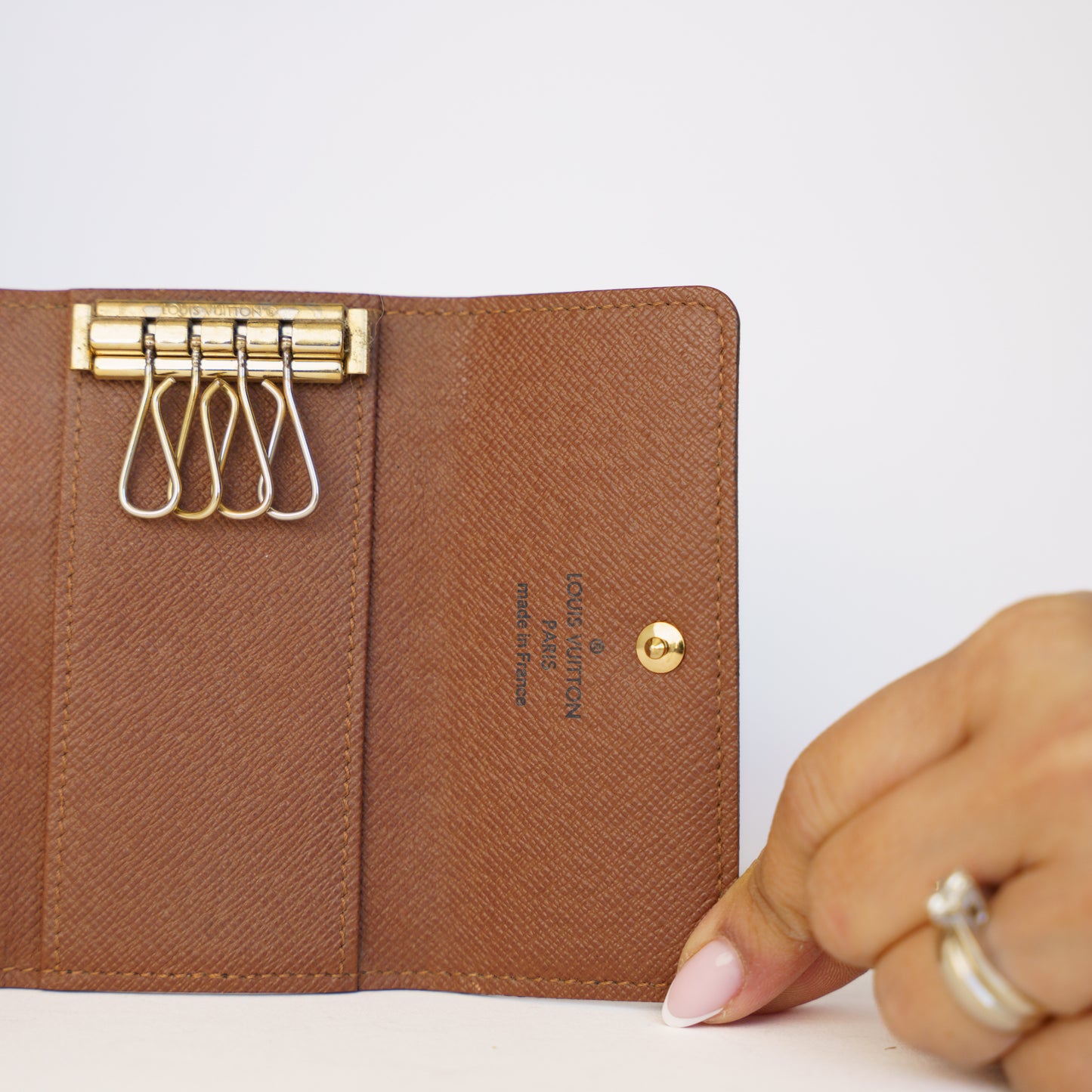 Louis Vuitton 4 Key Holder in Monogram Canvas 230426A05