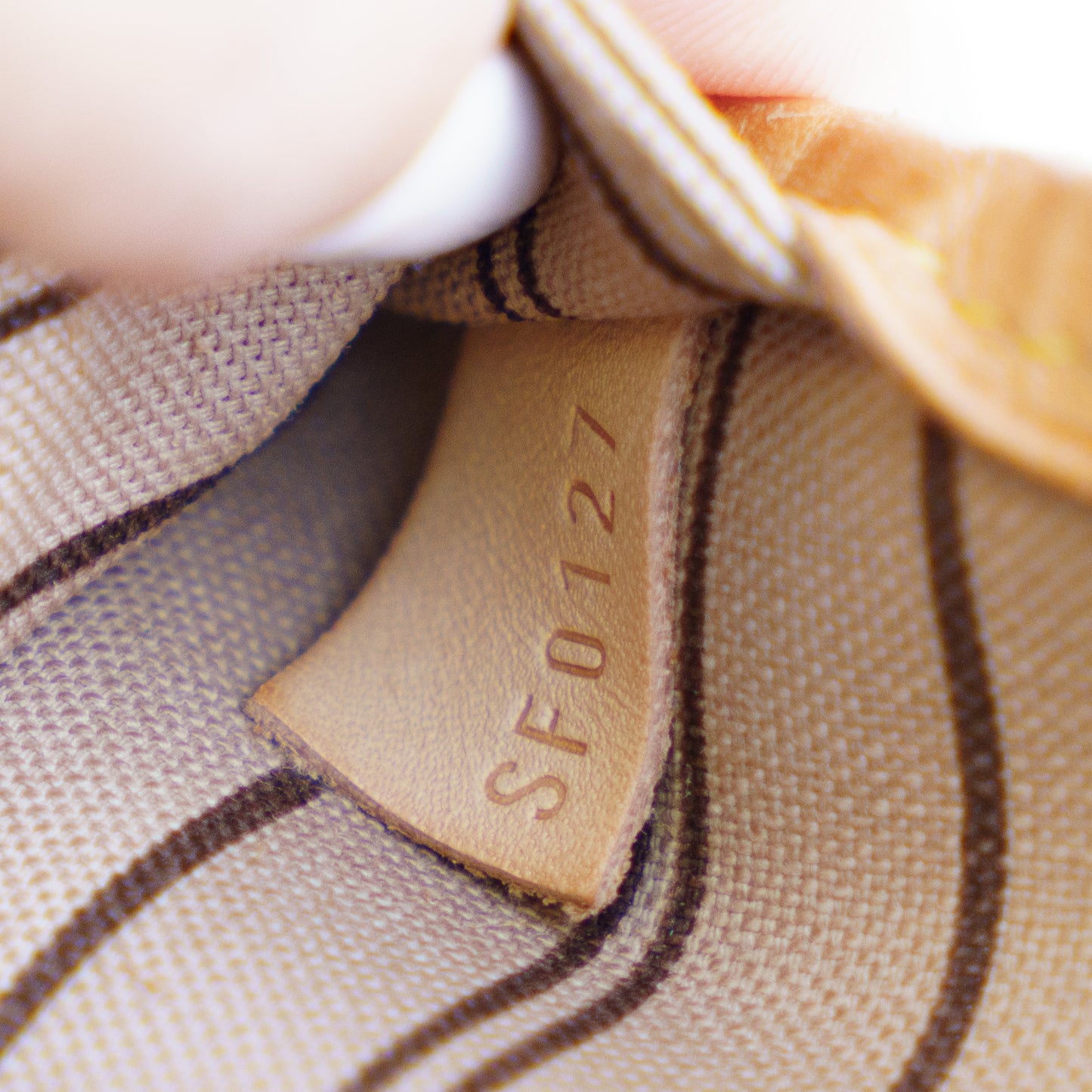 Louis Vuitton Neverfull MM Monogram Beige Interior