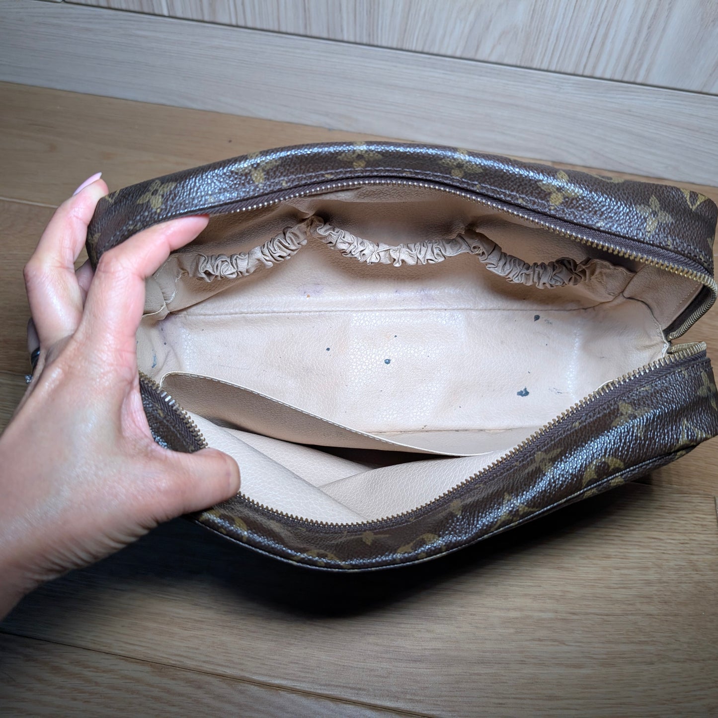 Louis Vuitton Trousse 28 in Monogram Canvas 061225B01