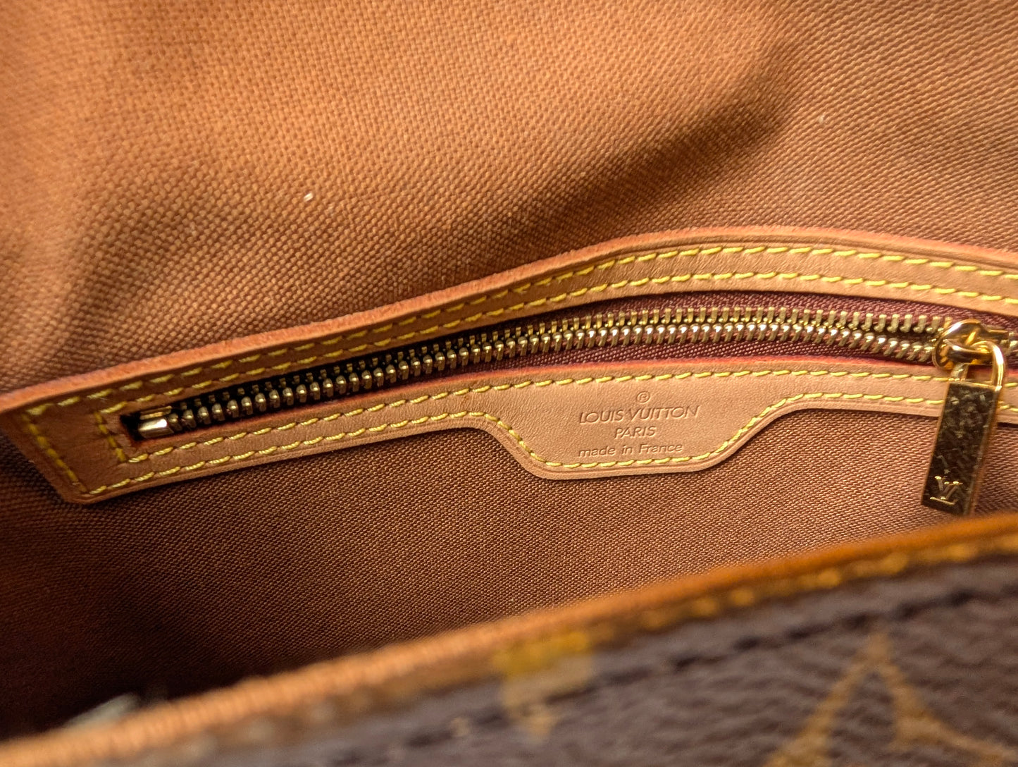 Louis Vuitton 2002 Looping PM Monogram Bag MI0092