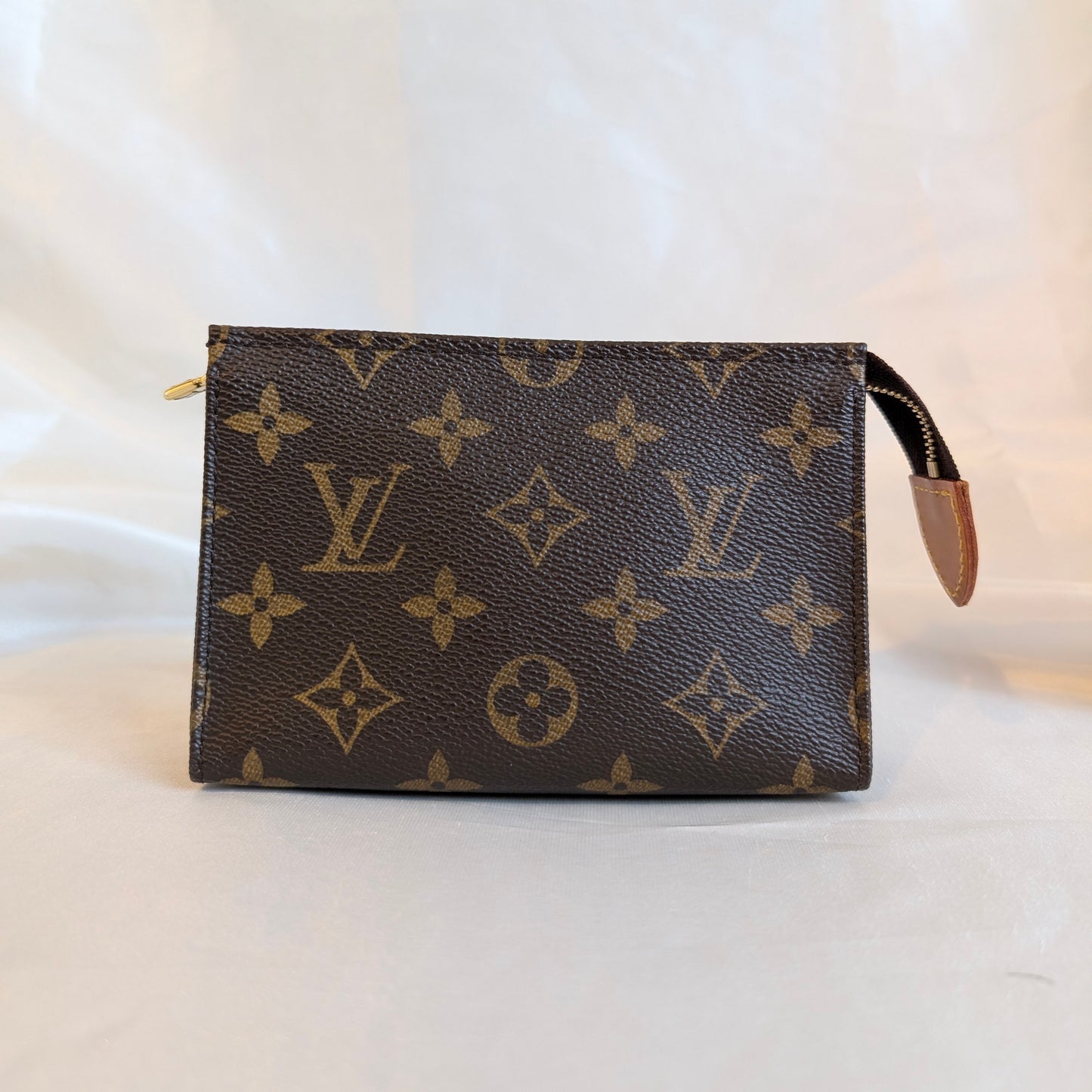 Louis Vuitton Toiletry Pouch 15 in Monogram Canvas 191125B21