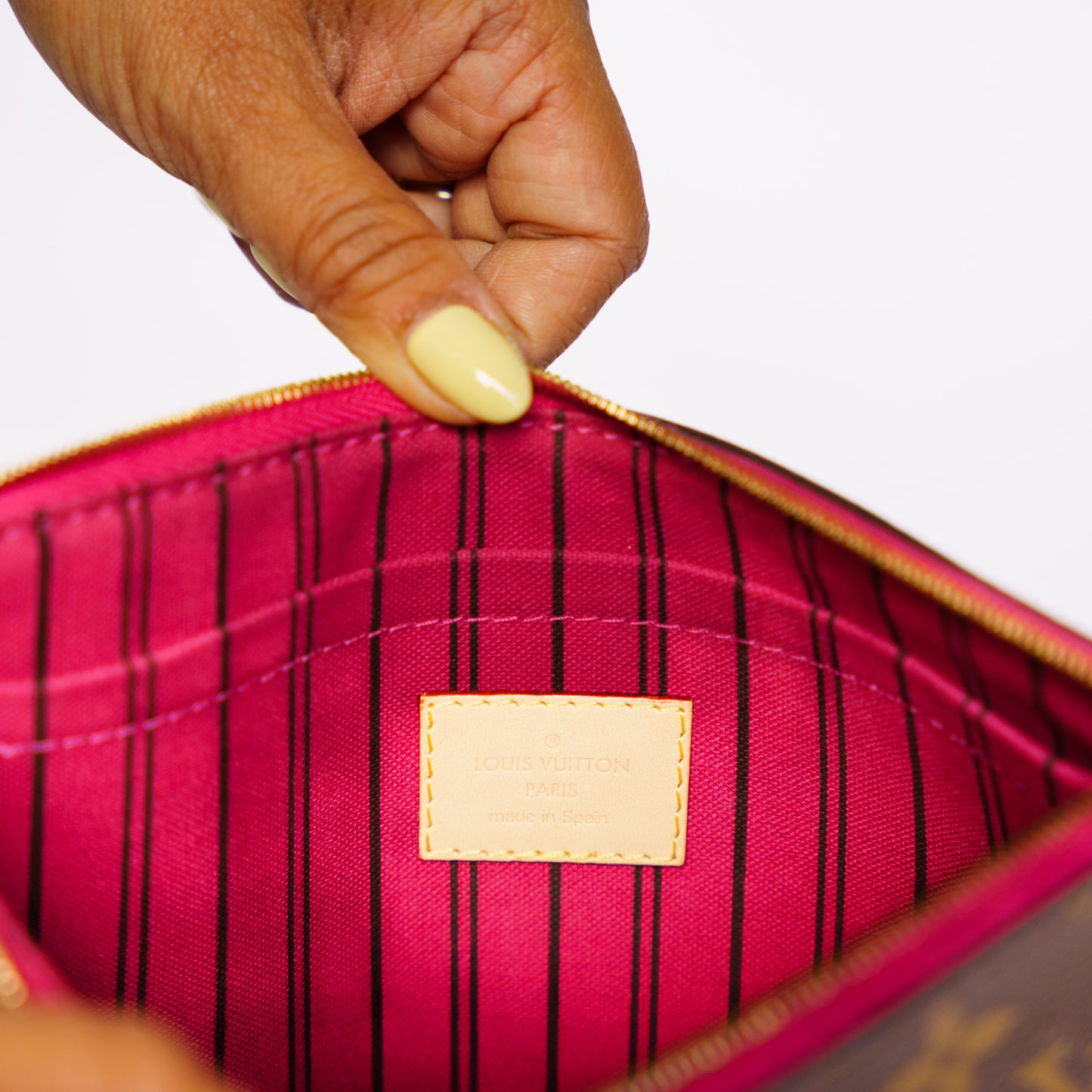 Louis Vuitton Neverfull Pouch Monogram in Pivoine Interior