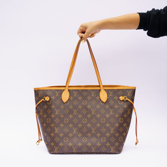 Louis Vuitton Neverfull MM Monogram Canvas Tote Bag in Beige Interior