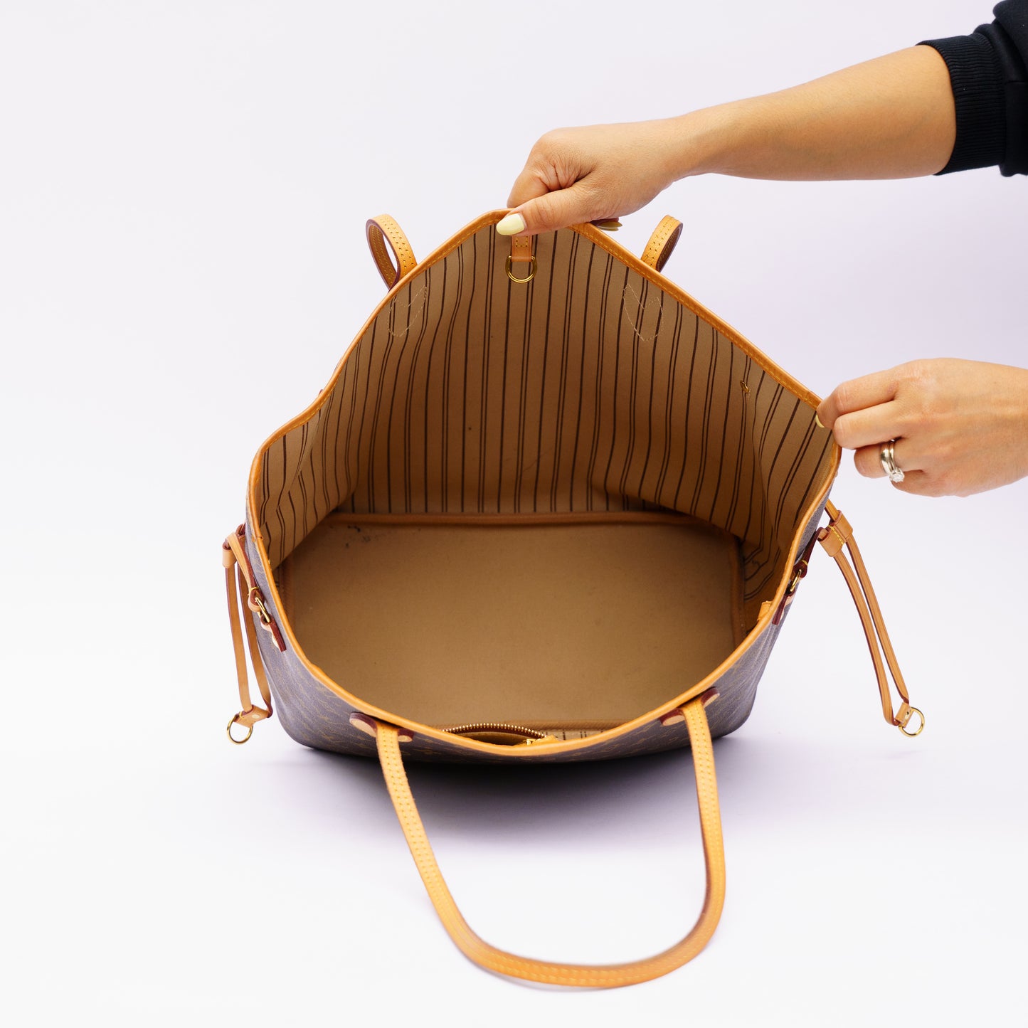 Louis Vuitton Neverfull MM Monogram Canvas Tote Bag in Beige Interior