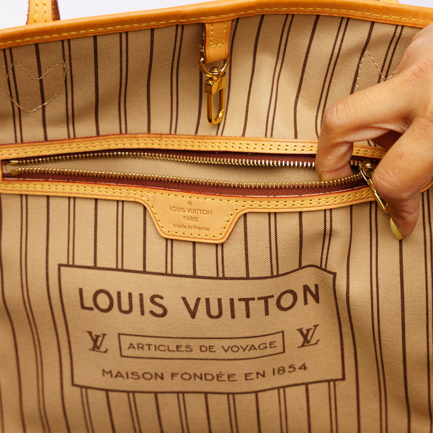 Louis Vuitton Neverfull MM Monogram Canvas Tote Bag in Beige Interior