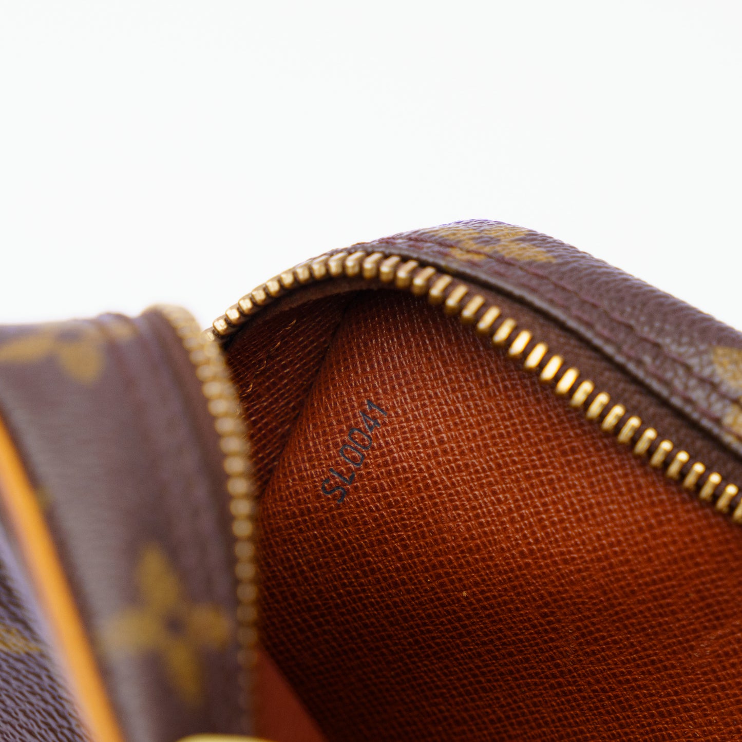 Louis Vuitton 2001 Danube Crossbody in Monogram Canvas SL0041