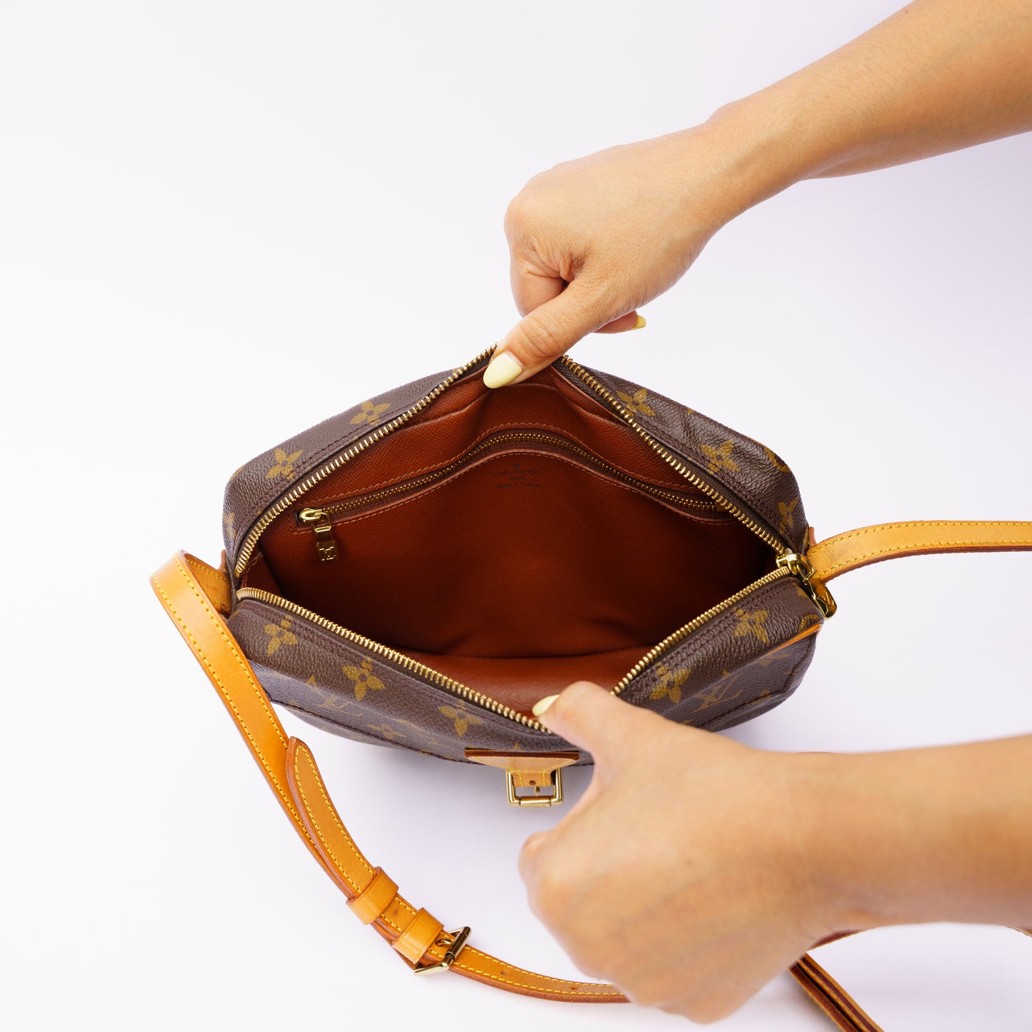 Louis Vuitton 2000 Jeune Fille Monogram Crossbody Bag TH0030