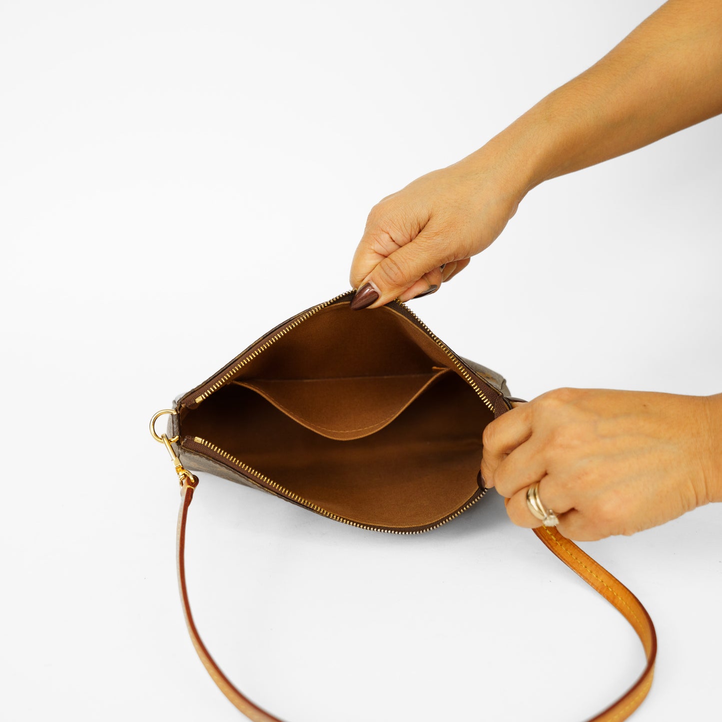 Louis Vuitton Pochette Accessoires in Monogram Canvas 061125B18