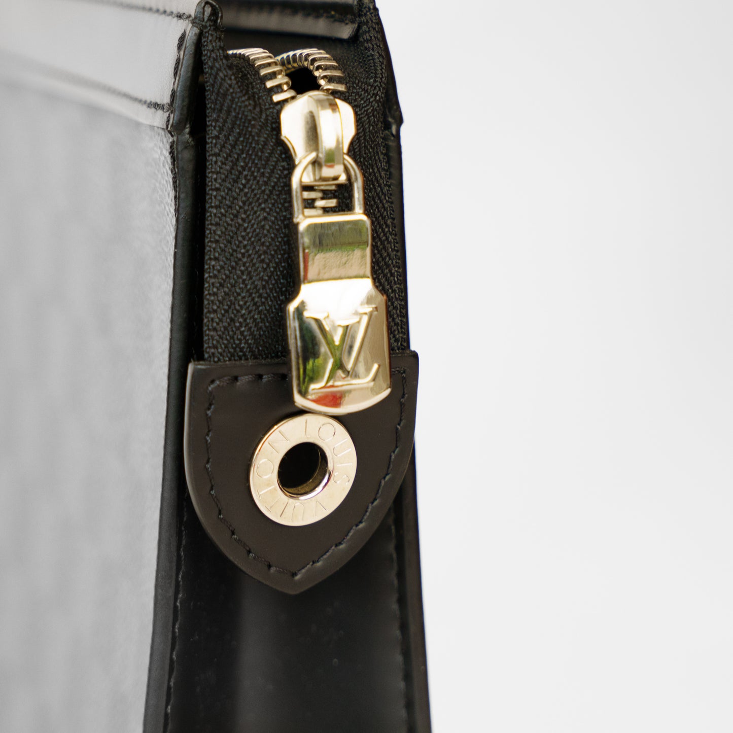 Louis Vuitton Pochette Voyage in Damier Graphite Canvas 061125B23