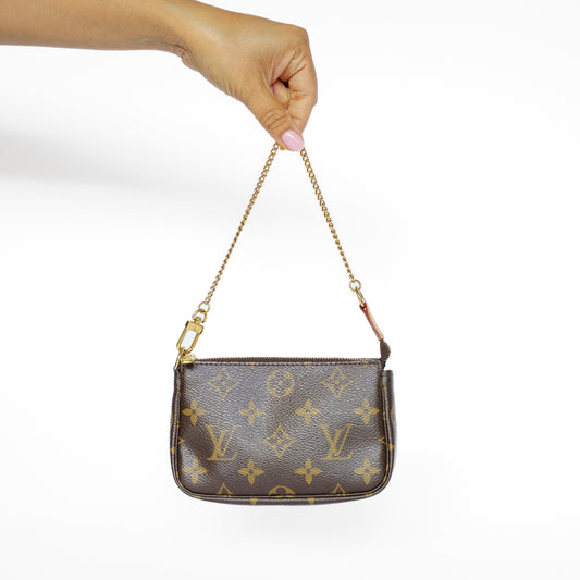Louis Vuitton Mini Pochette Accesoires in Monogram Canvas 131125B16
