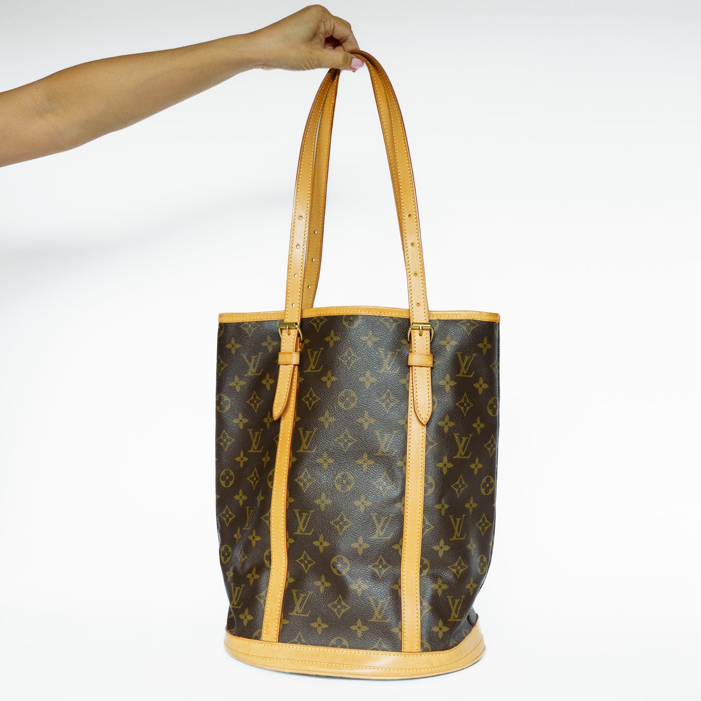 Louis Vuitton Bucket Bag GM in Monogram Canvas 131125B195