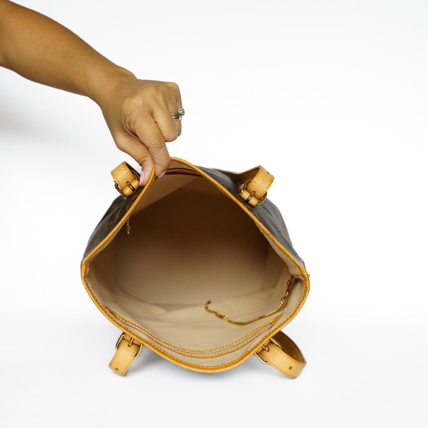 Louis Vuitton Bucket Bag GM in Monogram Canvas 131125B195