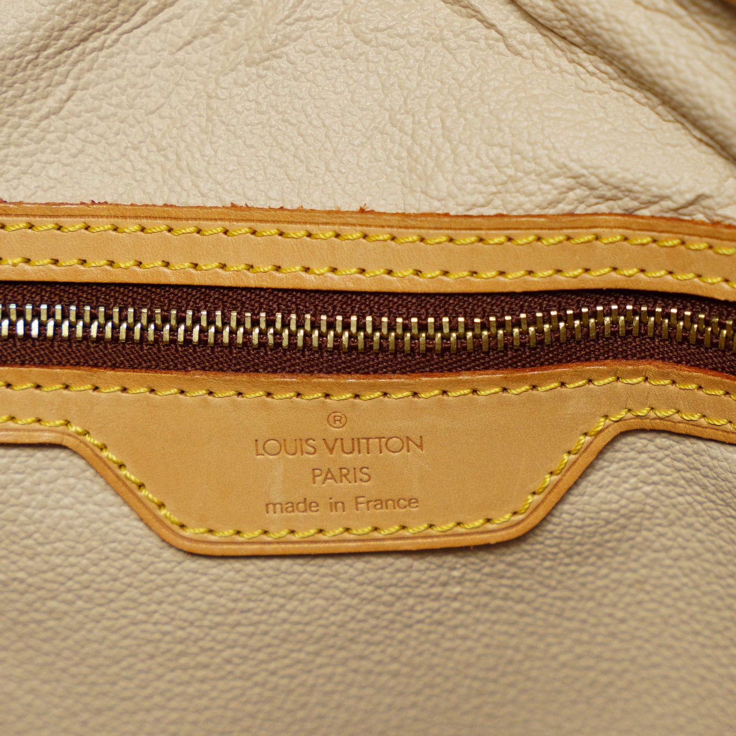 Louis Vuitton Bucket Bag GM in Monogram Canvas 131125B195