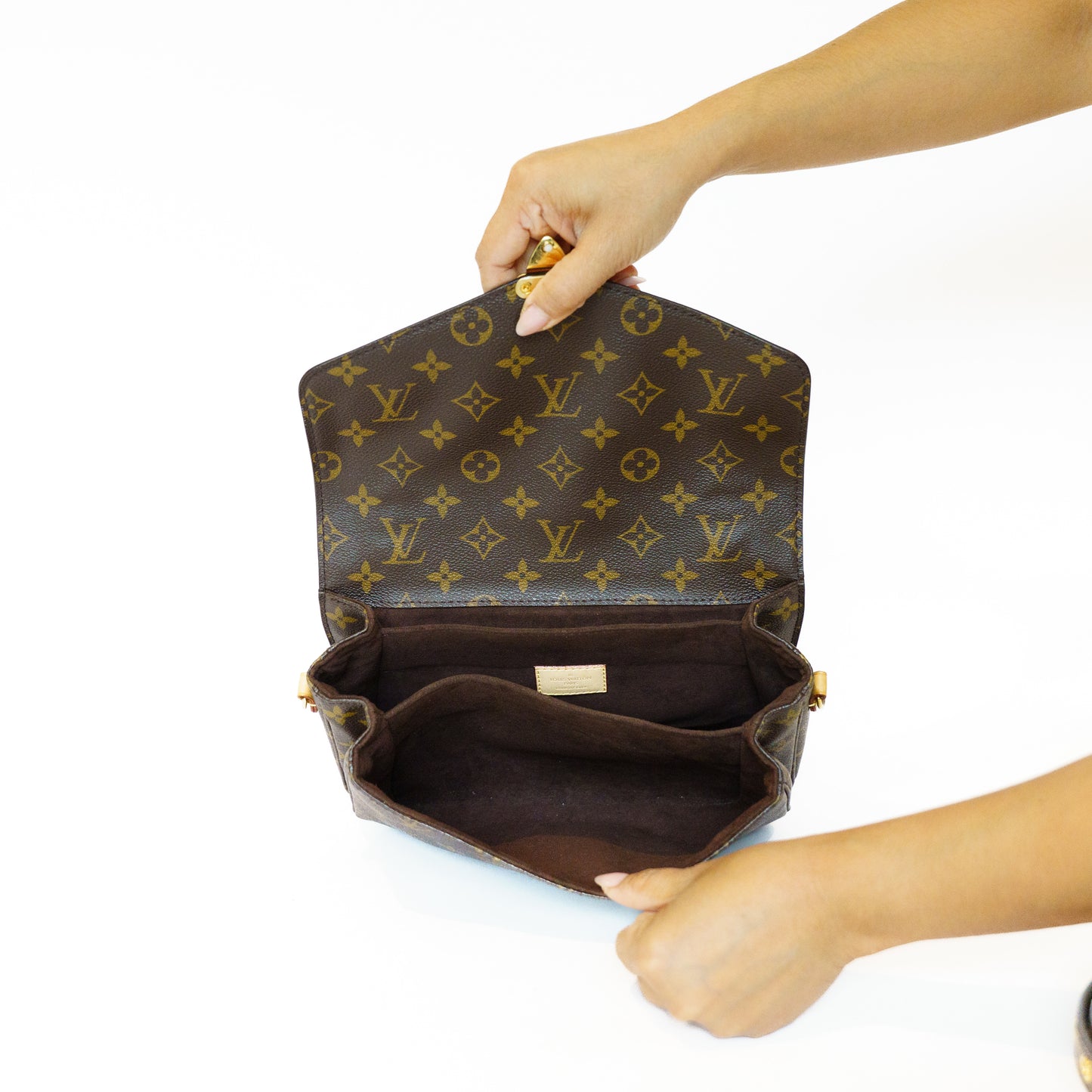 Louis Vuitton Monogram Pochette Metis DU4195