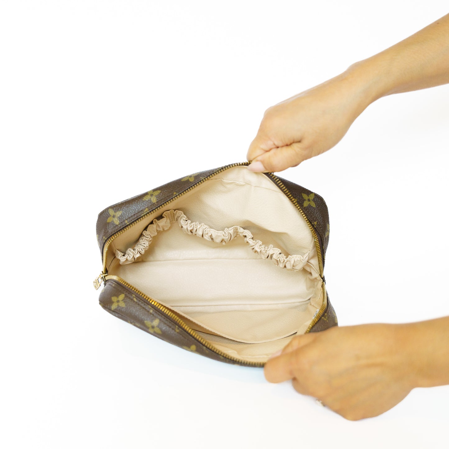 Louis Vuitton Trousse 23 Monogram Year 1985 141025B49