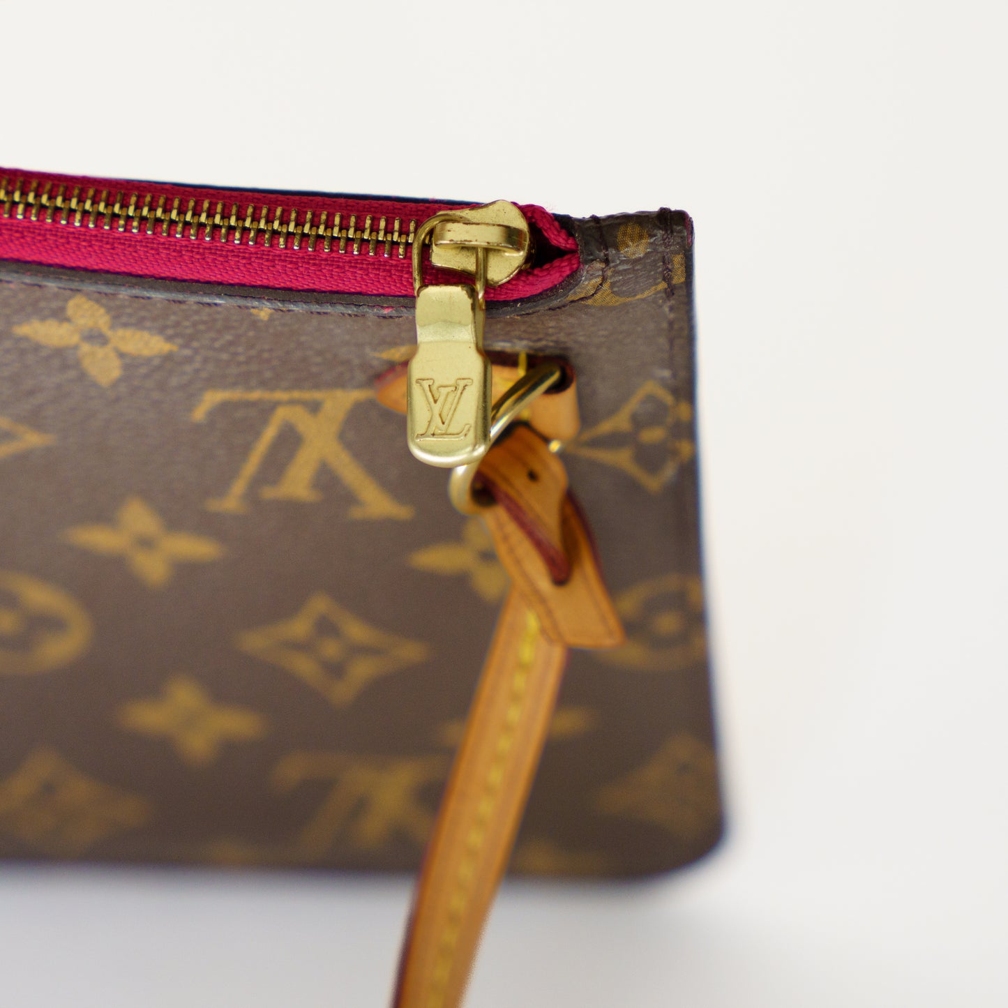 Louis Vuitton 2018 Neverfull Pouch in Monogram Canvas with Pivoine Interior CA4158