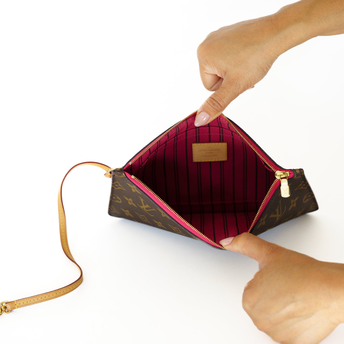 Louis Vuitton 2018 Neverfull Pouch in Monogram Canvas with Pivoine Interior CA4158