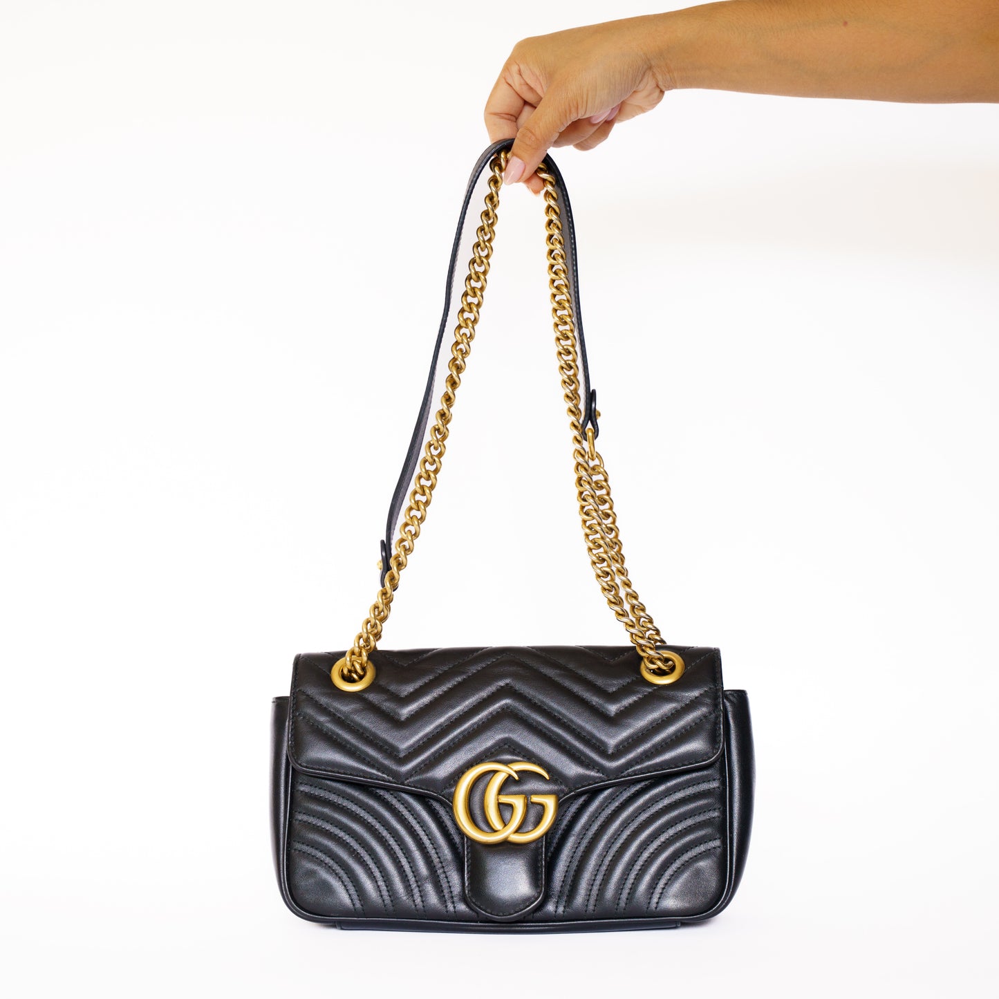Gucci Marmont Medium Shoulder Bag in Black Leather with Gold Hardware
