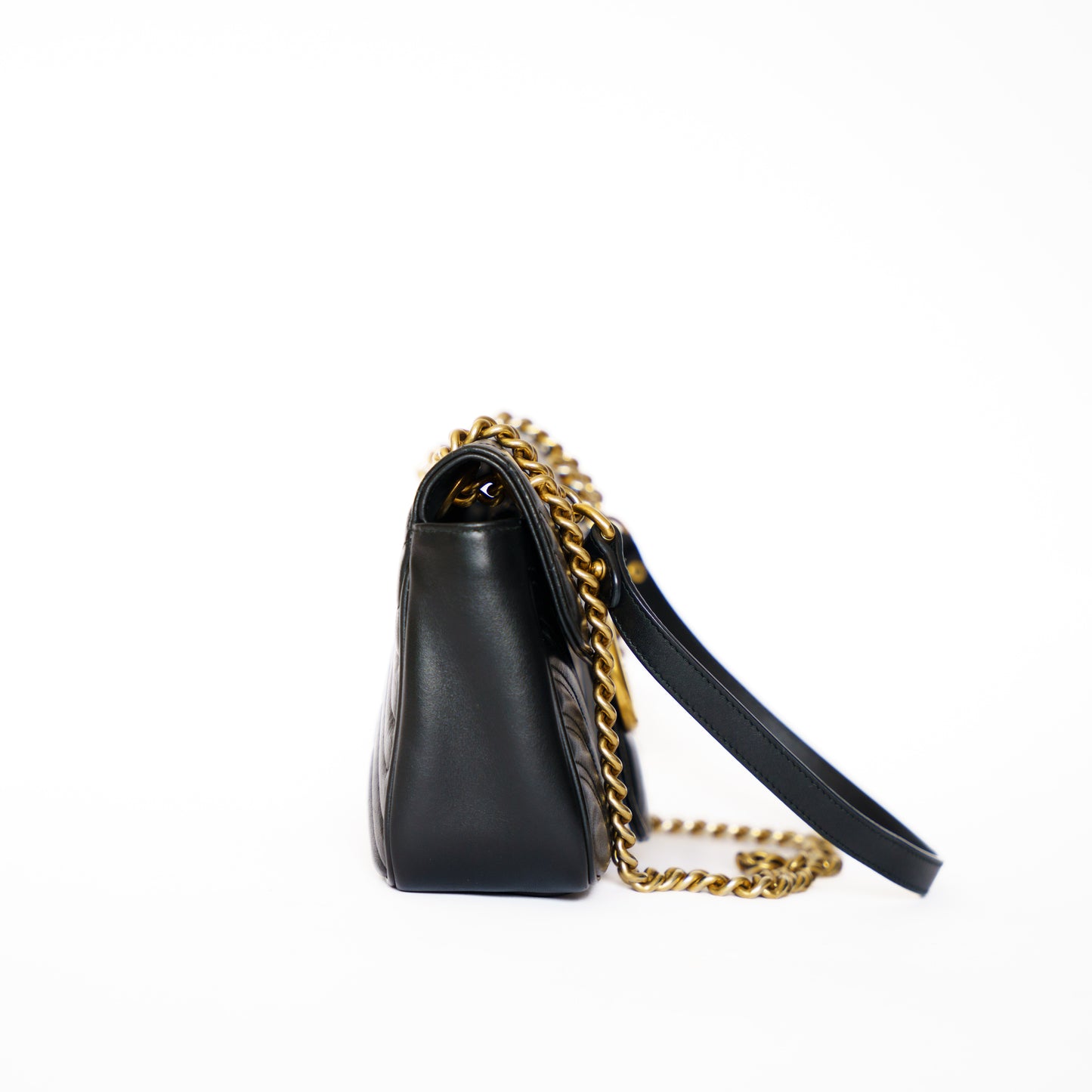 Gucci Marmont Medium Shoulder Bag in Black Leather with Gold Hardware