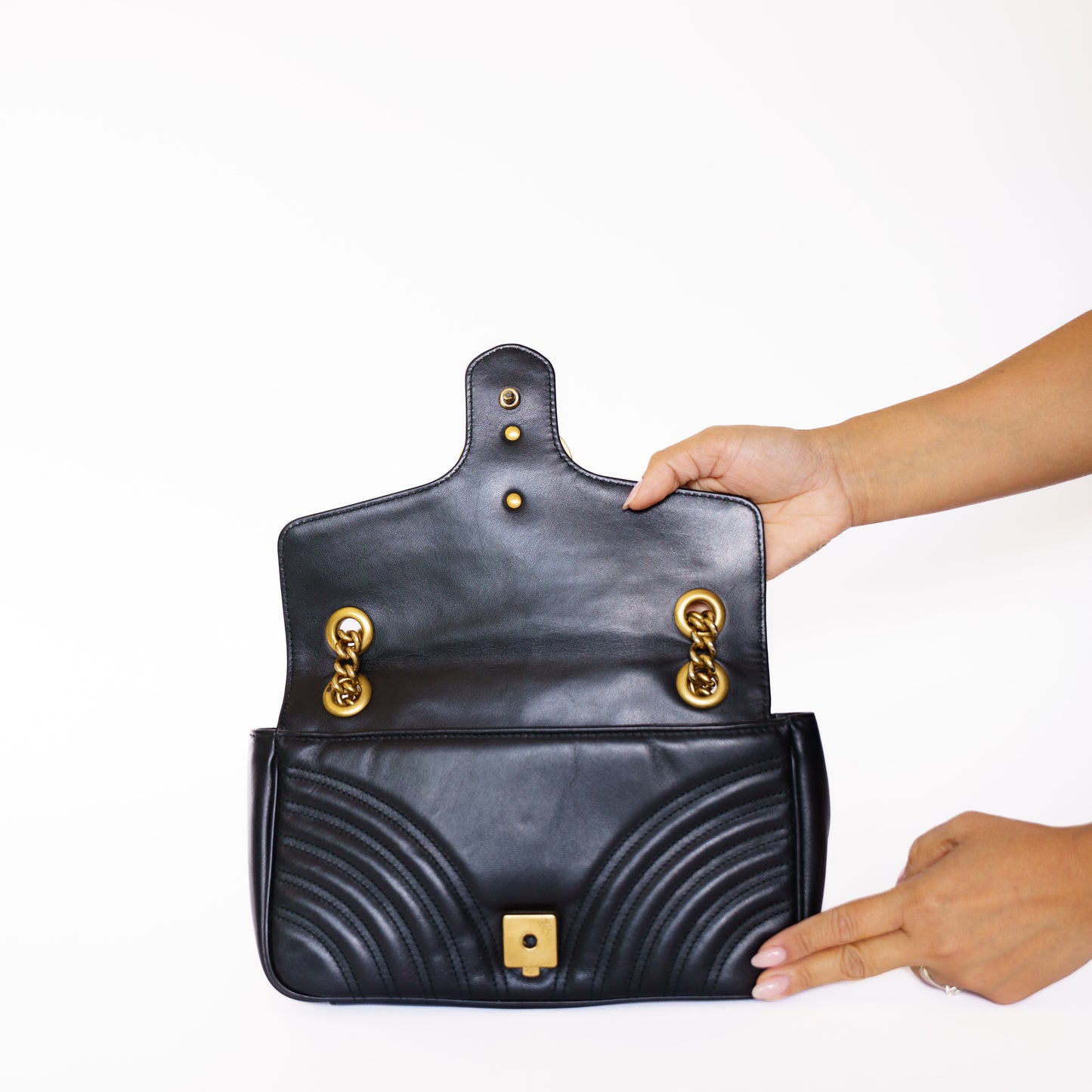 Gucci Marmont Medium Shoulder Bag in Black Leather with Gold Hardware