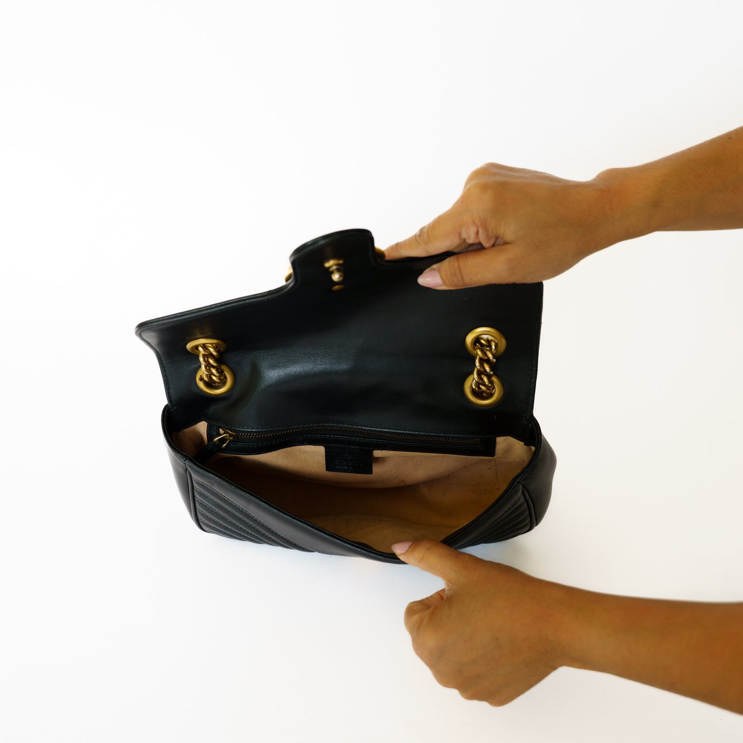 Gucci Marmont Medium Shoulder Bag in Black Leather with Gold Hardware