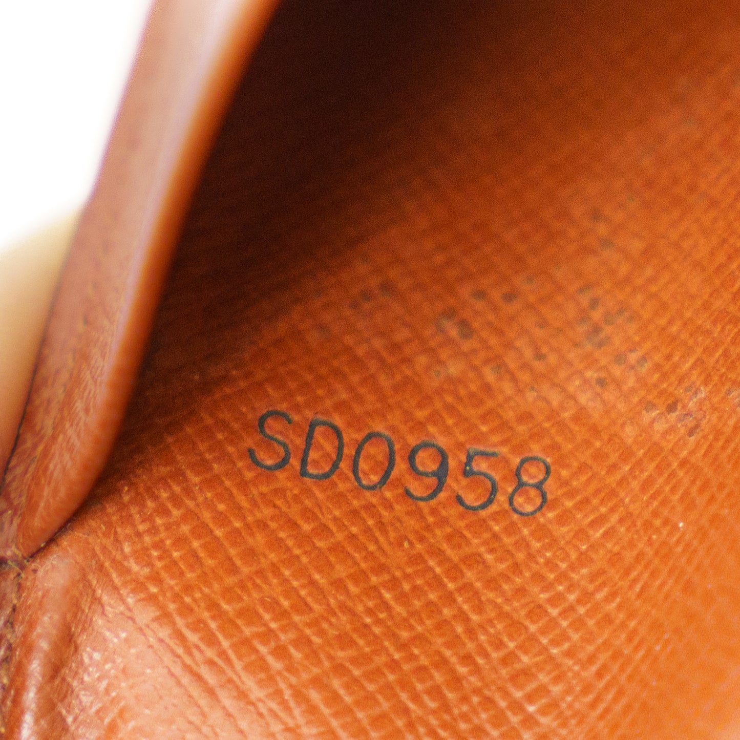 Louis Vuitton Notebook Cover in Monogram 290126B07