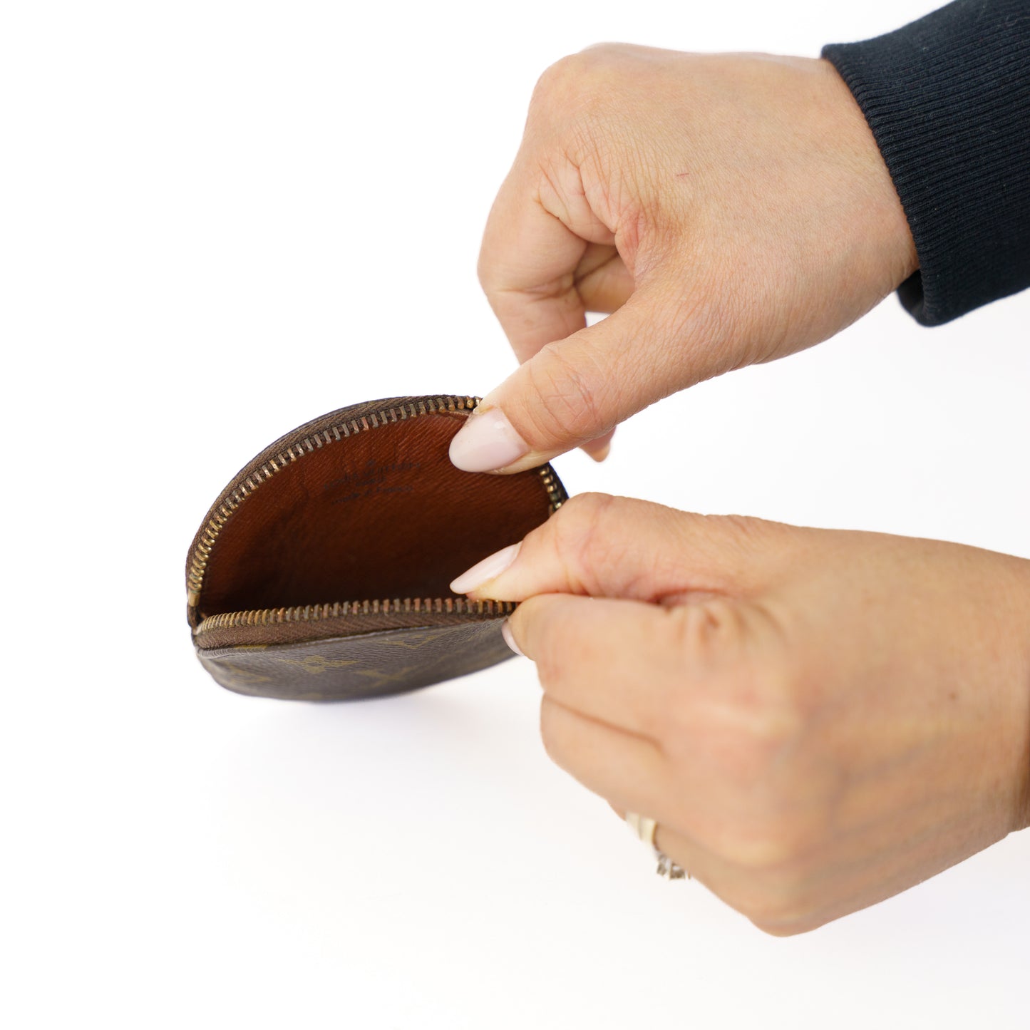 Louis Vuitton round Coin Purse in Monogram 290126B14