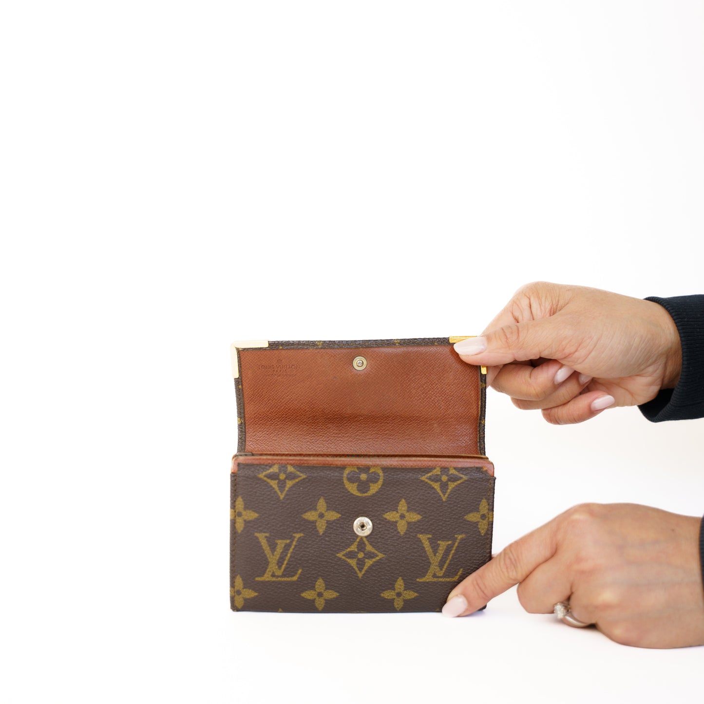 Louis Vuitton Compact Wallet in Monogram 290126B32