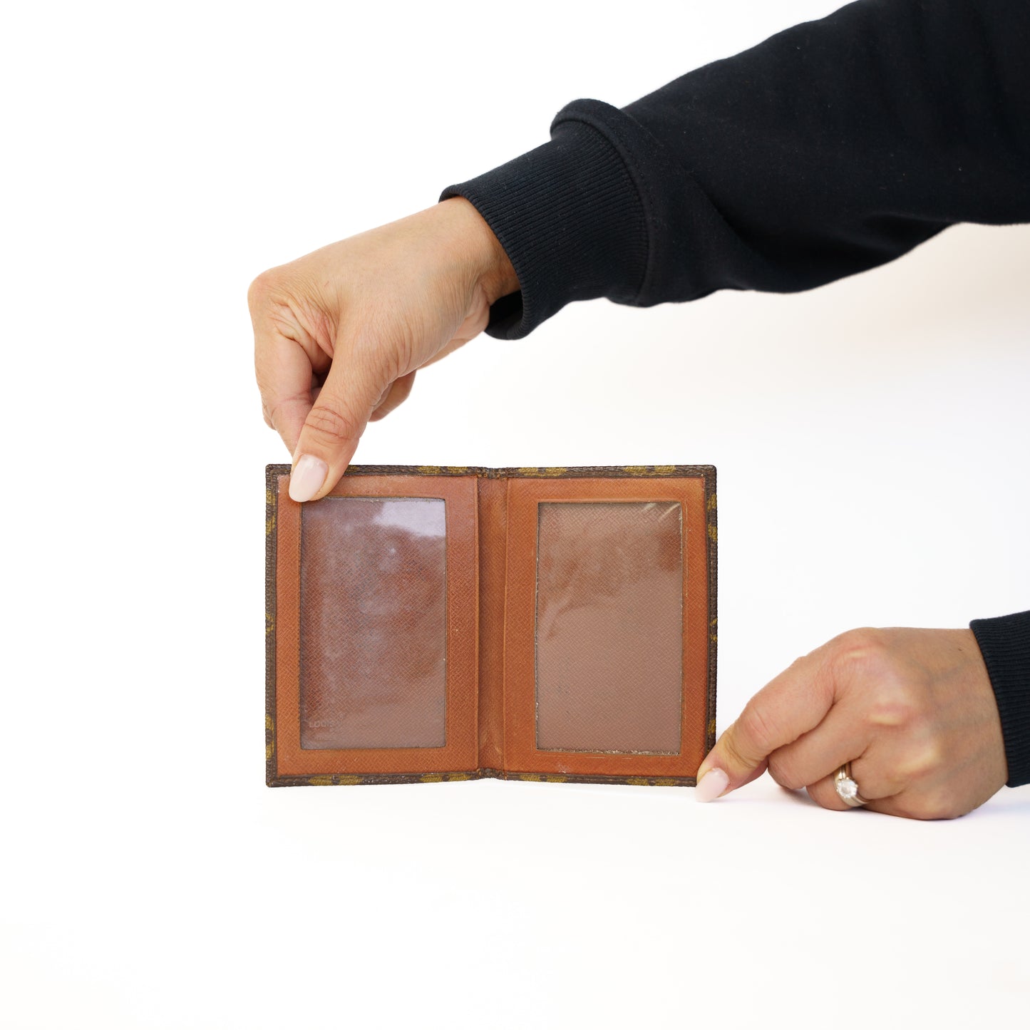 Louis Vuitton ID Card Holder 1985 in Monogram 290126B35