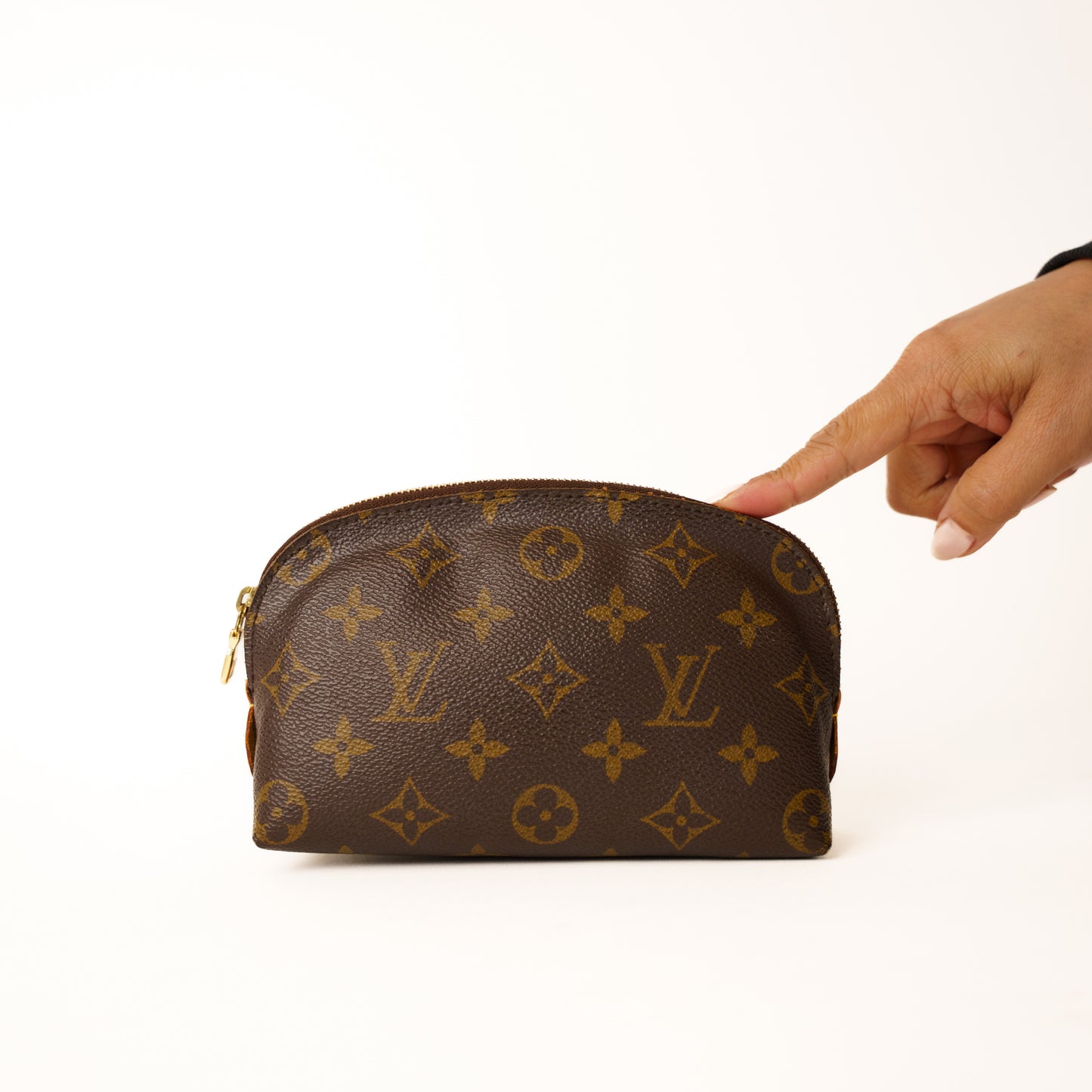 Louis Vuitton Cosmetic Pouch PM in Monogram Canvas 260126B02