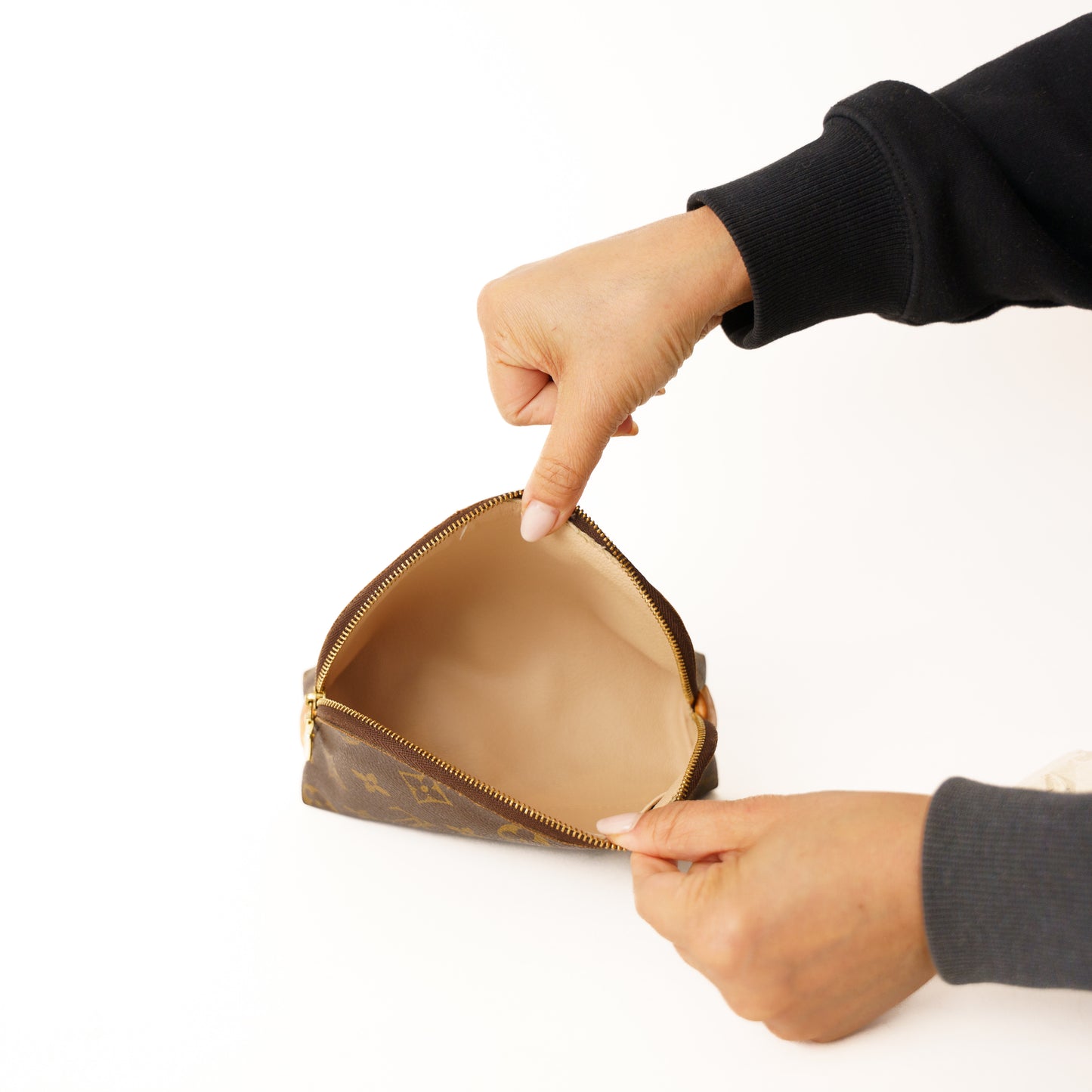 Louis Vuitton Cosmetic Pouch PM in Monogram Canvas 260126B02