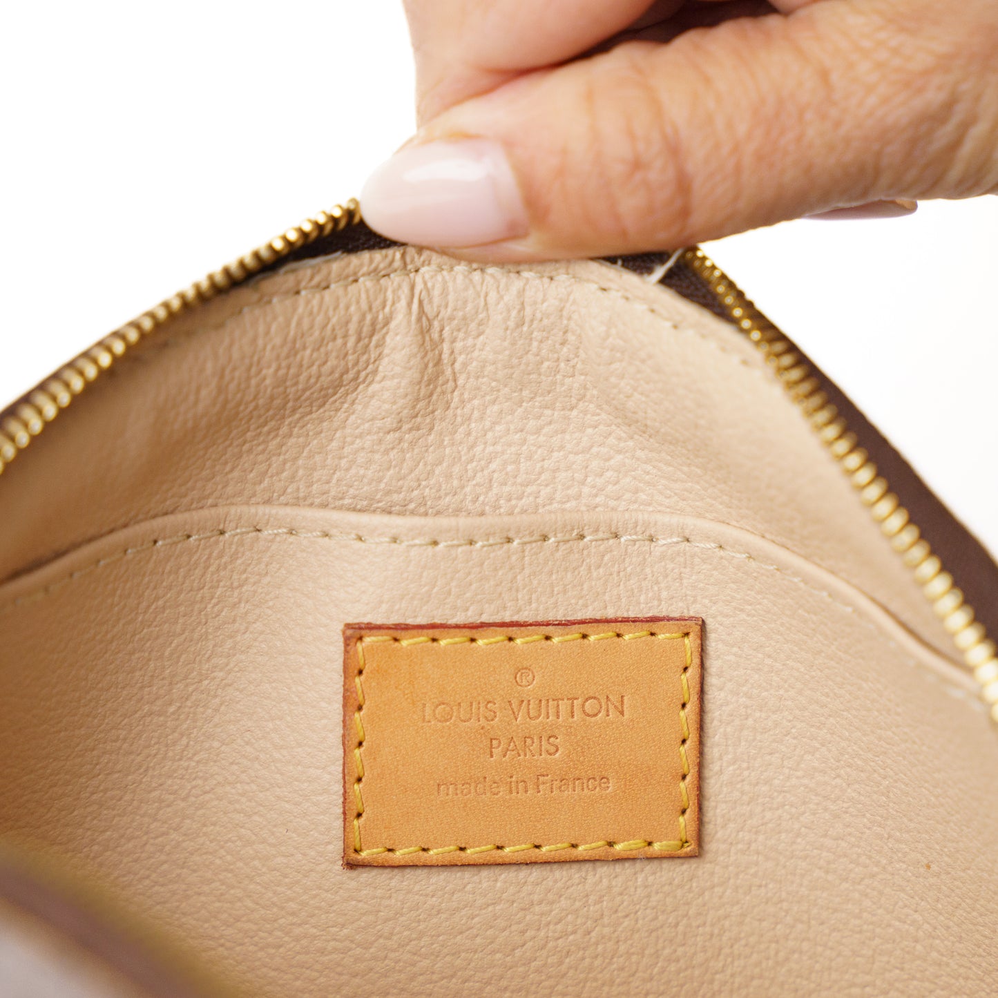 Louis Vuitton Cosmetic Pouch PM in Monogram Canvas 260126B02