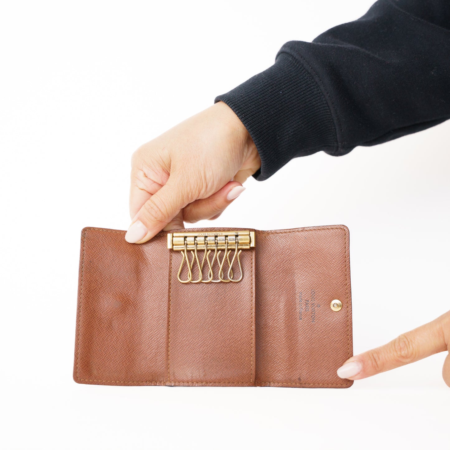 Louis Vuitton 6 Key Holder in Monogram 280126B12