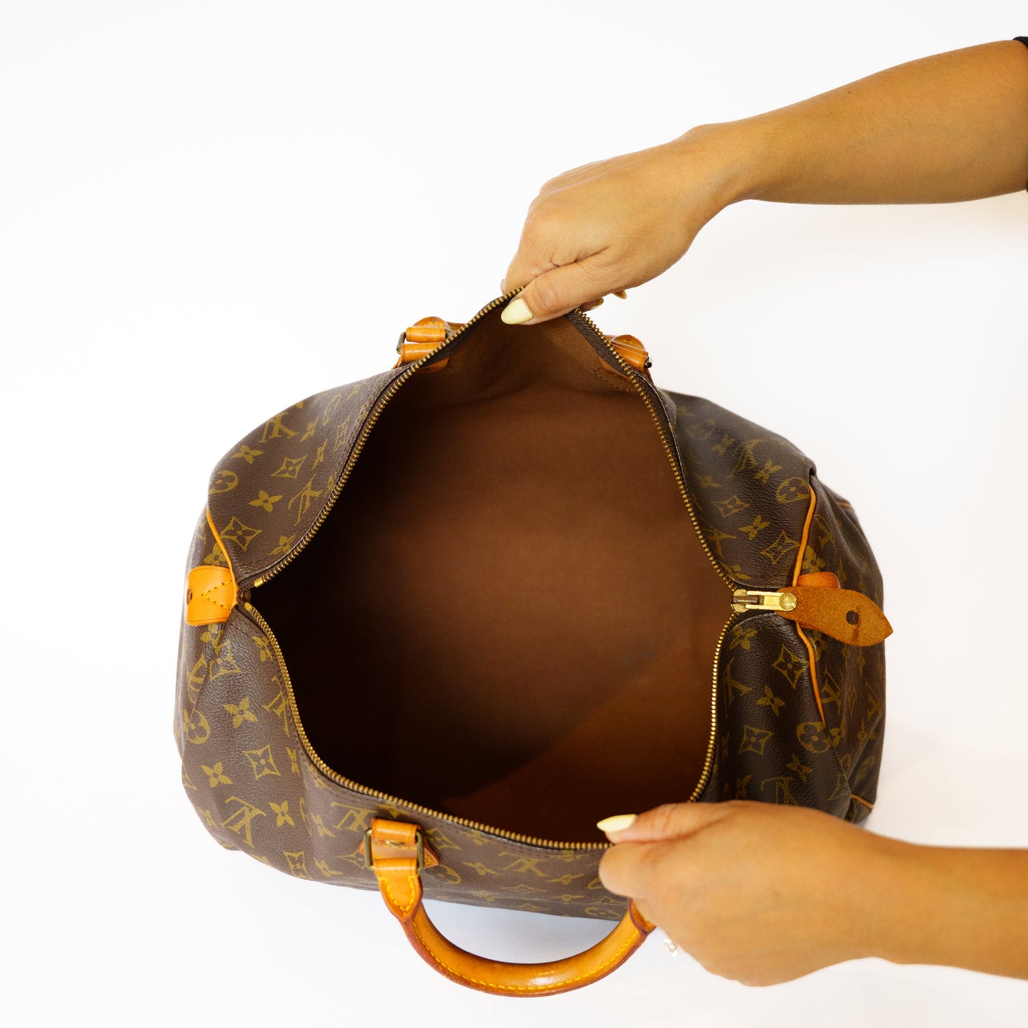 Louis Vuitton 1988 Speedy 40 in Monogram Canvas VI882