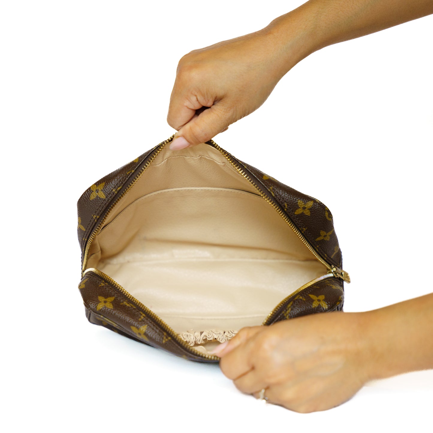 Louis Vuitton 1987 Monogram Trousse 23 872TH